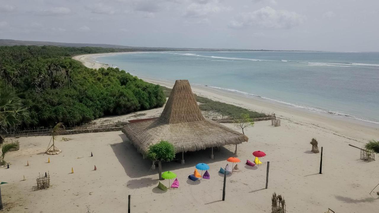 Costa Beach Resort & Club Waingapu Esterno foto