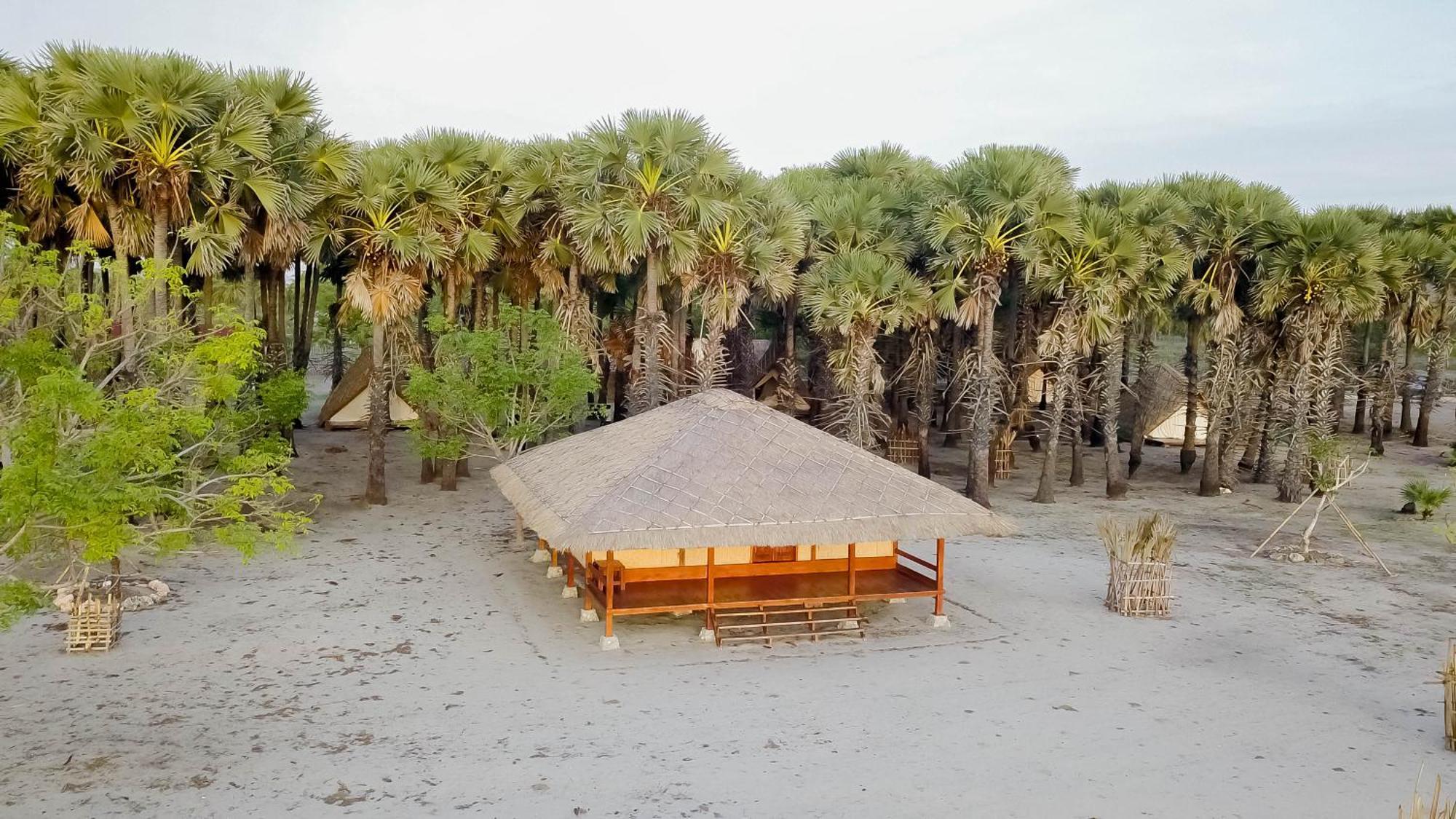 Costa Beach Resort & Club Waingapu Esterno foto